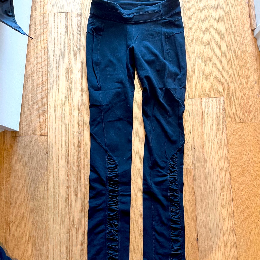 Rare Black Lululemon Leggings Size 6.